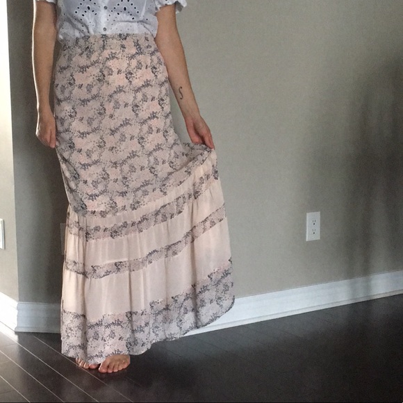 Pink floral skirt from Forever 21 - Picture 2 of 4